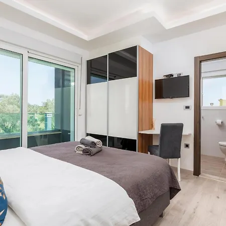 Awesome In With Kitchen Holiday home *