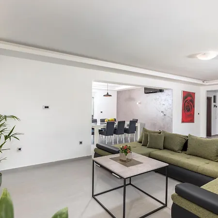 Holiday home Awesome In With Kitchen Fazana