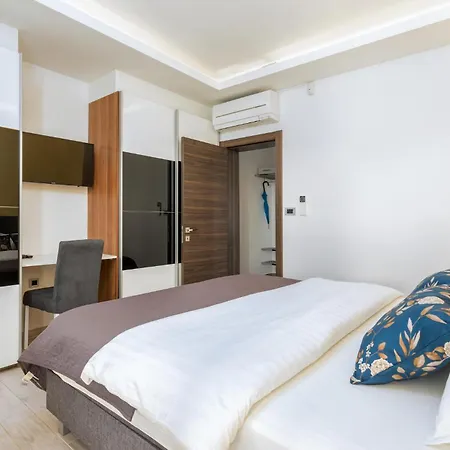 Awesome In With Kitchen Holiday home *