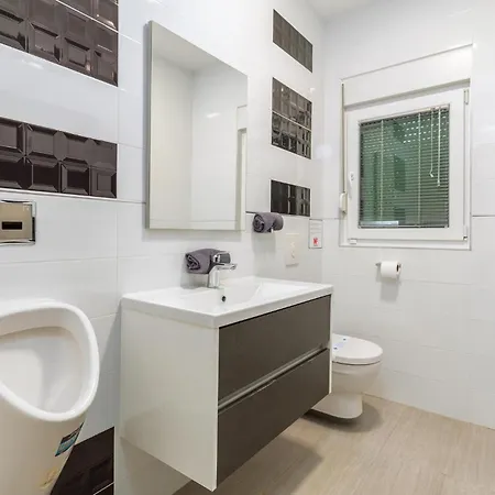Awesome In With Kitchen Holiday home Fazana