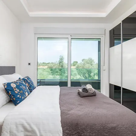 Awesome In With Kitchen Holiday home