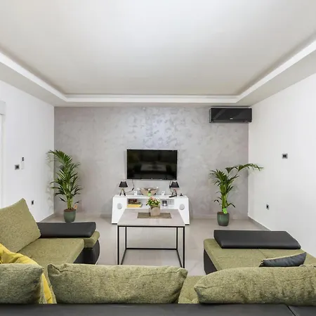 Vakantiehuis Five-bedroom In *