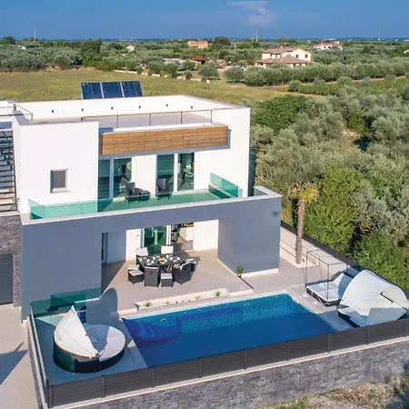 Awesome In With Kitchen Holiday home