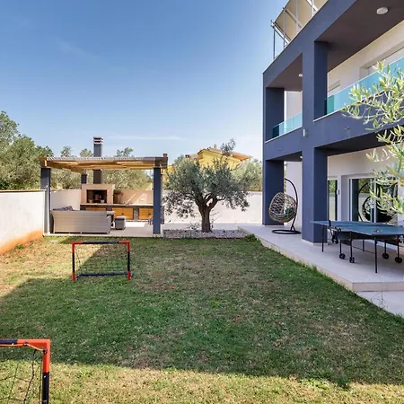Awesome In With Kitchen Holiday home Fazana