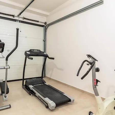 Five-bedroom In Vakantiehuis *