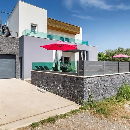 Awesome In With Kitchen Holiday home *