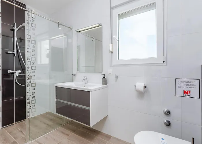 Vakantiehuis Five-bedroom In *