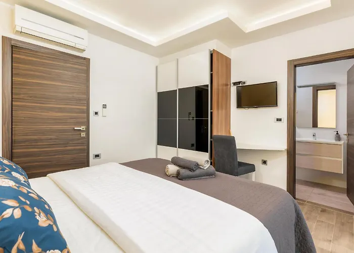 Five-bedroom In Fažana