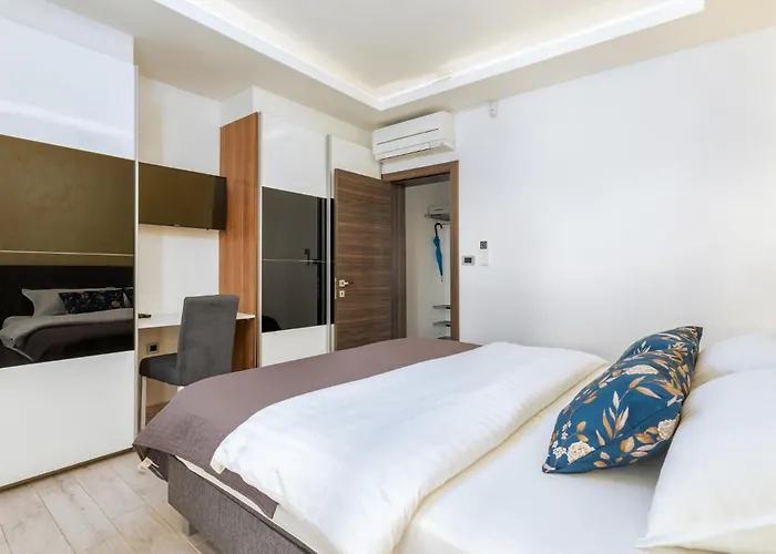 Five-bedroom In Vakantiehuis *