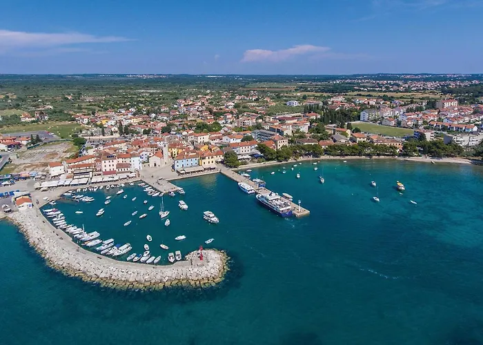 Five-bedroom In Fažana