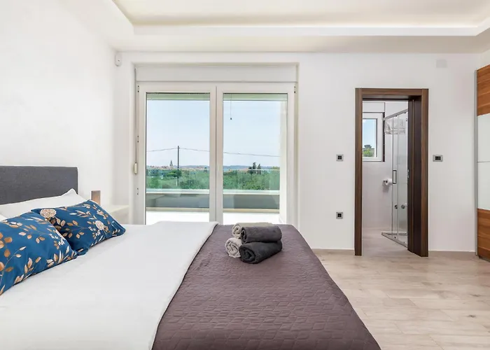 Five-bedroom In Vakantiehuis *