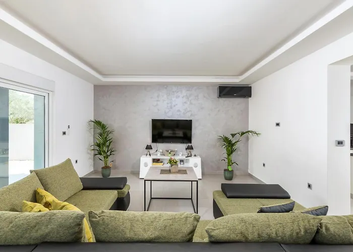 Vakantiehuis Five-bedroom In *