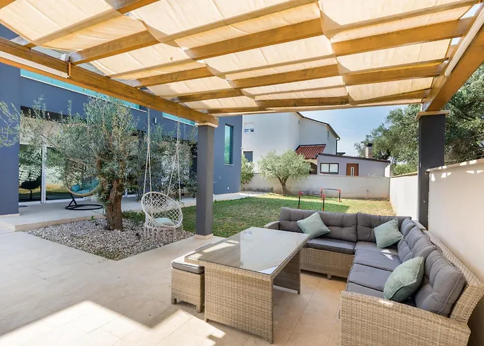 Five-bedroom In Vakantiehuis *