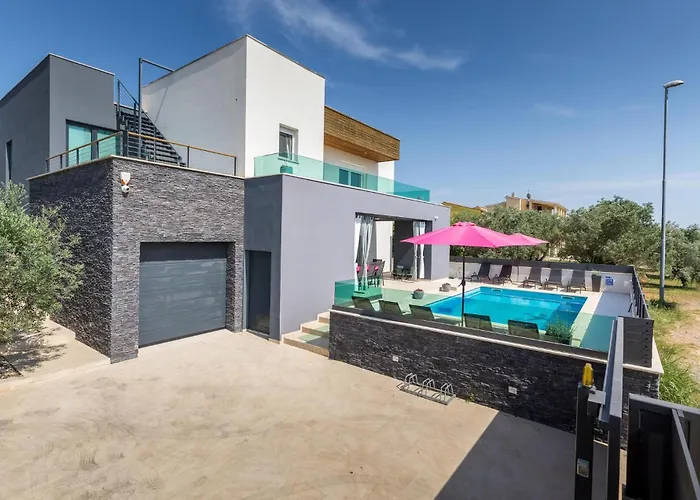 Five-bedroom In Fažana