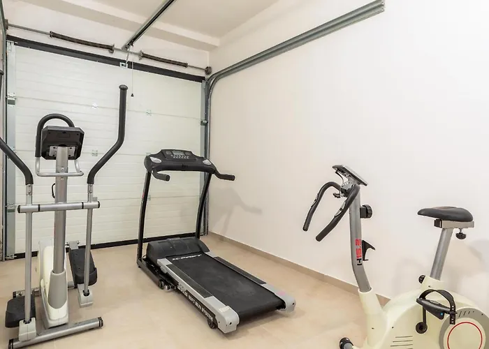 Five-bedroom In Vakantiehuis *