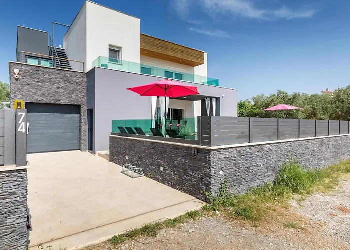 Five-bedroom In Vakantiehuis *